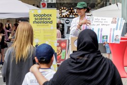 Soapbox Science Event in Köln begeistert Wissenschaftsinteressierte